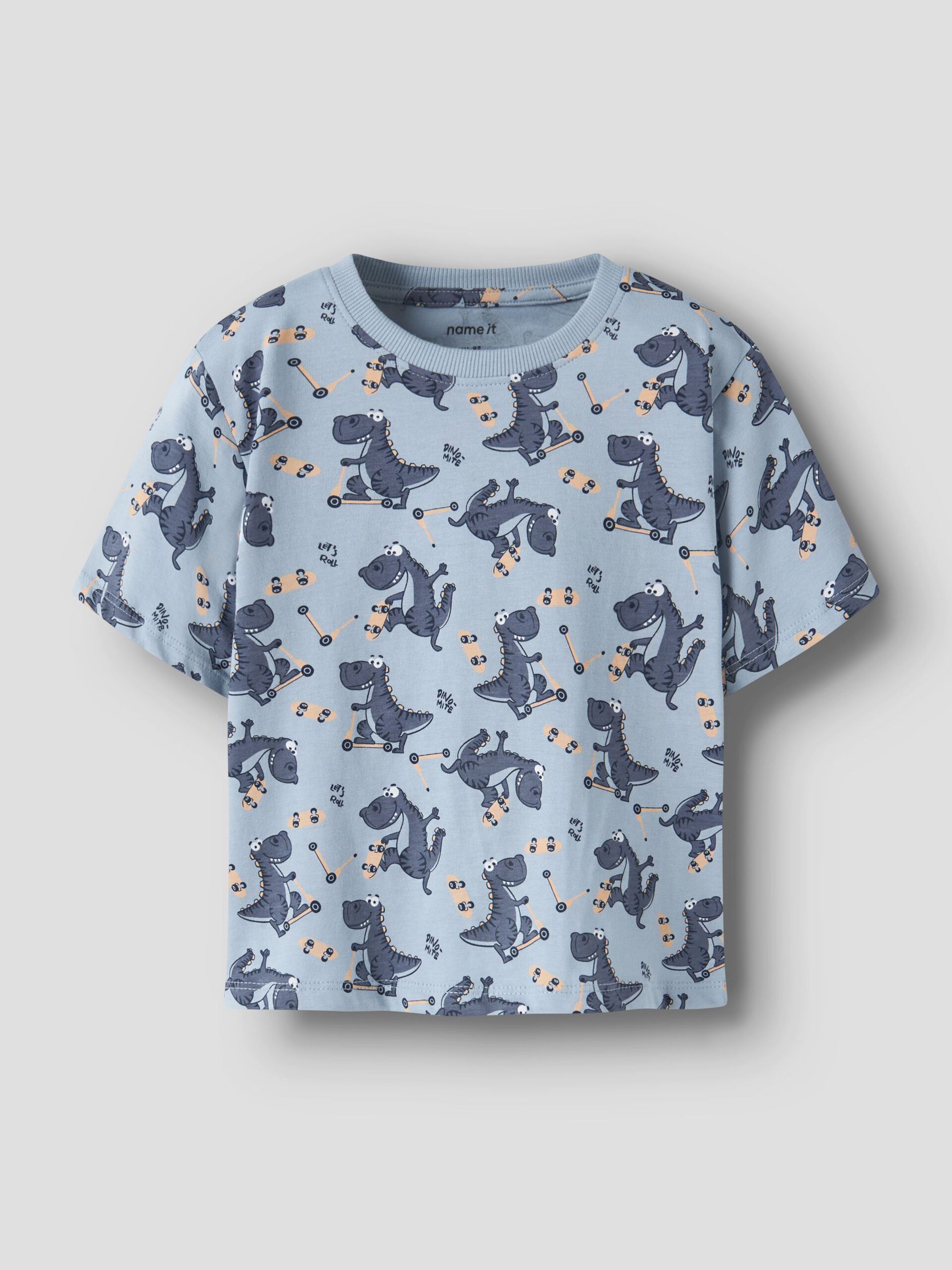 Kinder T-Shirt mit Skateboard Krokodil Print aus Bio Baumwolle von NAME IT bei Bärechind Kinderladen Winterthur Zürich Schweiz