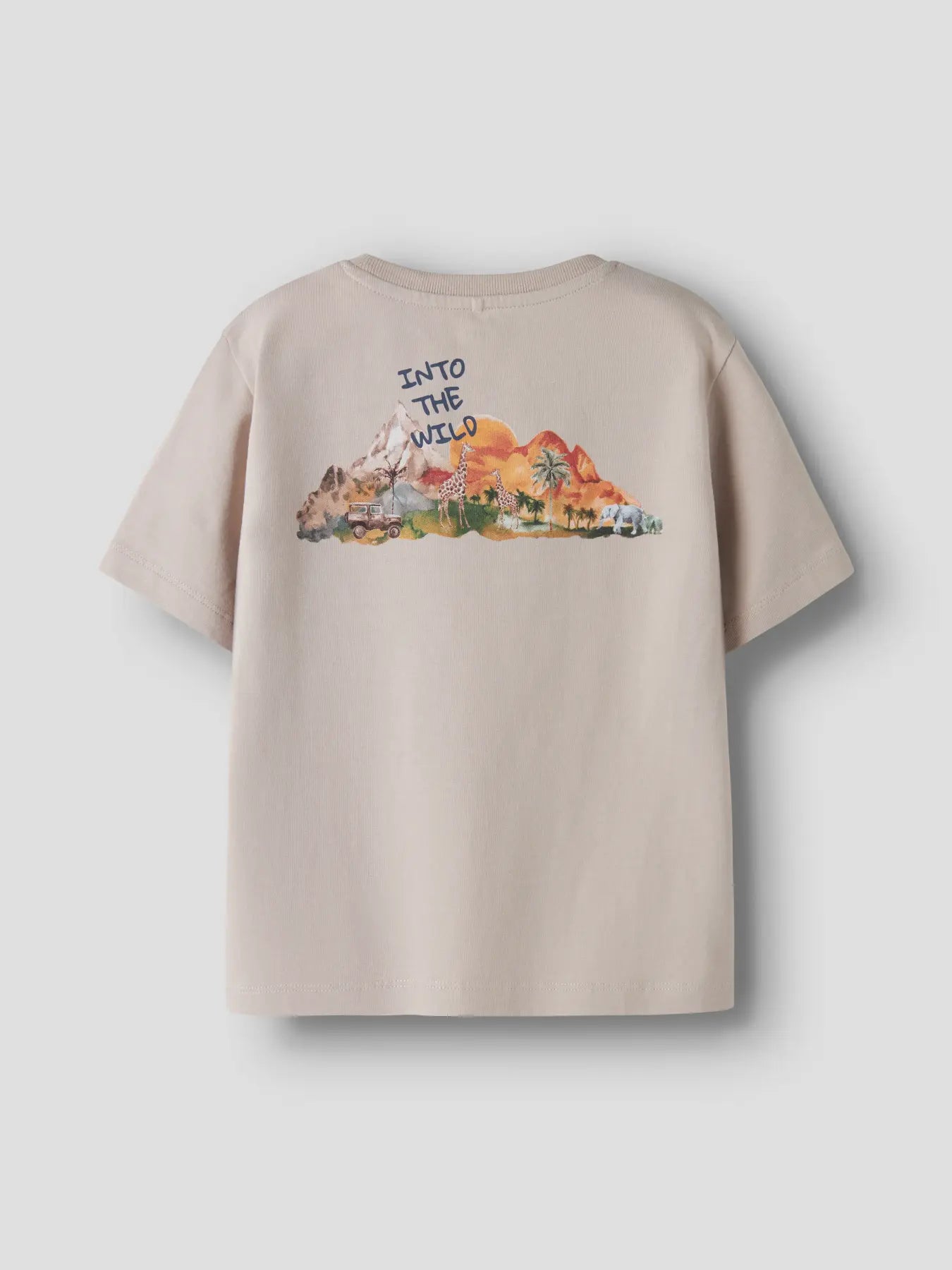 Rücken vom Kinder T-Shirt aus Baumwolle mit grün orangem Into the WIld print im Bärechind in Winterthur, Zürich, Schweiz kaufen