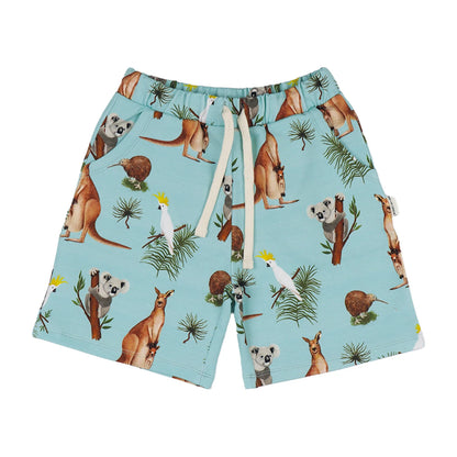 Walkiddy Australian Animals Kinder Shorts Vorderseite mit Taschen und Tiermuster aus Bio-Baumwolle – erhältlich bei Bärechind Winterthur Zürich Schweiz.