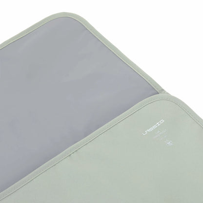 Innenansicht Wickeltasche mit integrierter Wickelunterlage von Lässig bei Bärechind Winterthur, Zürich, Schweiz.