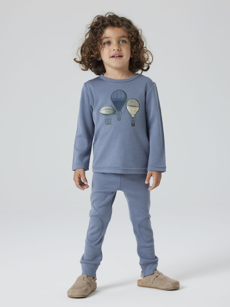 Kind in Wollleggings und passendem Oberteil, Bärechind, Winterthur, Zürich Schweiz