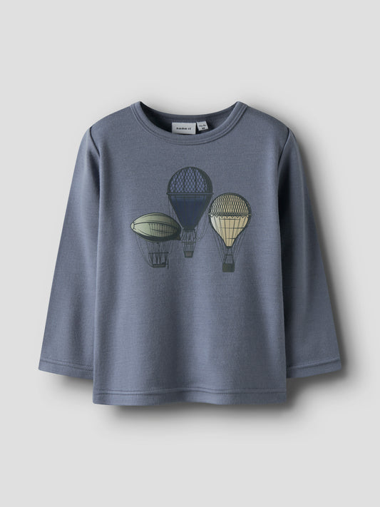 Blaues Wollshirt mit Ballon-Motiv von NAME IT – zu kaufen bei Bärechind in Winterthur, Zürich Schweiz.