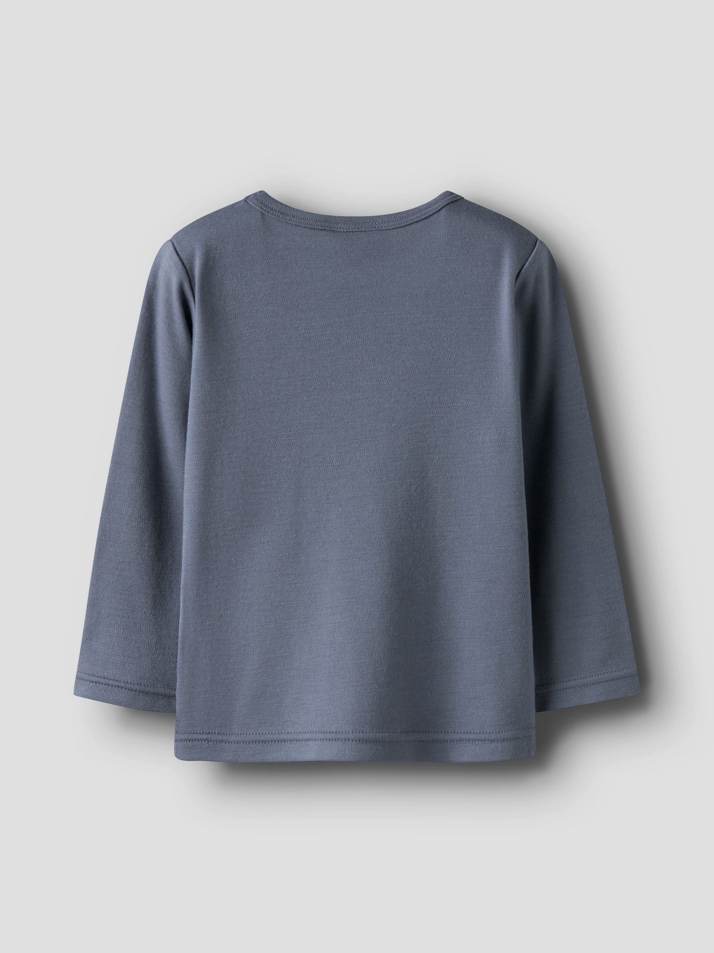 Rückansicht vom blauen Wollshirt mit Ballon-Motiv – erhältlich bei Bärechind in Winterthur, Zürich Schweiz.